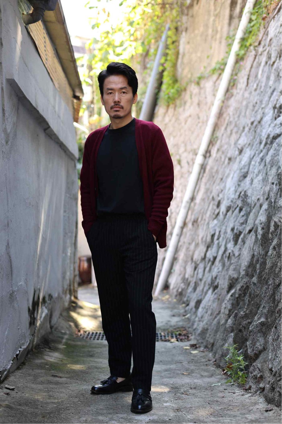 배한용 프로필 — 전신 캐주얼