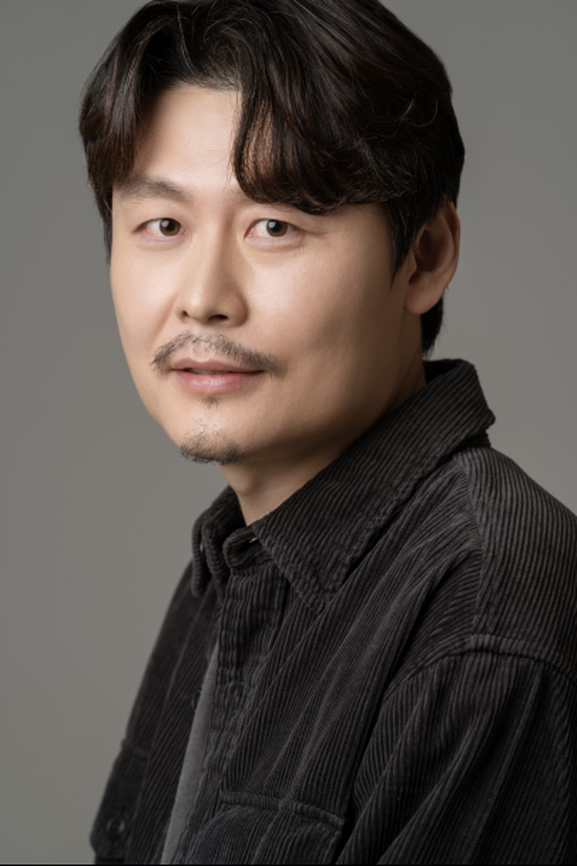 오현우 프로필 — 캐주얼 클로즈업